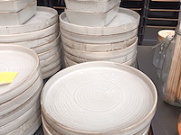 Lot 95 - borden en schalen. 31 stuks - afbeelding 3 van  5