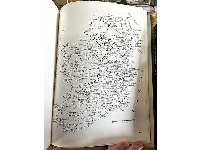 Lot 95 - de ierse wereld de geschiedenis en cultuur van het ierse vol - afbeelding 5 van  5