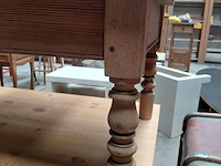 Lot 95 - duo houten salontafels in massief grenenhout - afbeelding 6 van  6
