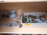 Lot 95 - fantasiejuwelen - afbeelding 1 van  4