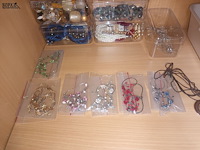 Lot 95 - fantasiejuwelen - afbeelding 3 van  4