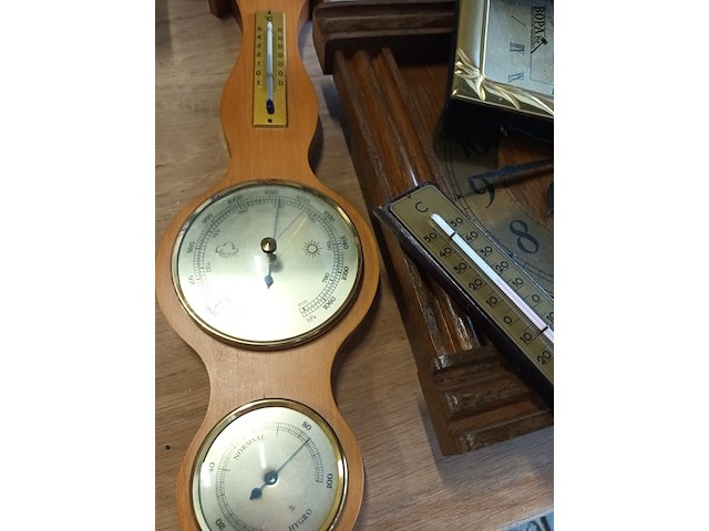 Lot 95 - klokken en barometer. 6 stuks - afbeelding 2 van  4