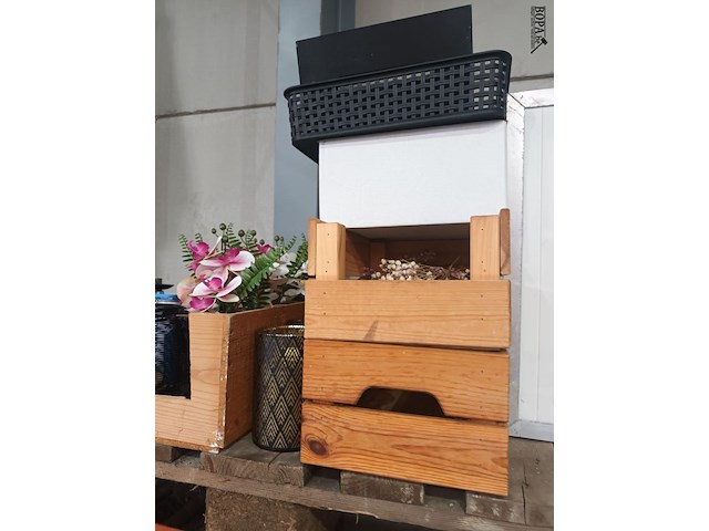 Lot 95 - lot decoratie en houten bakjes - afbeelding 3 van  7