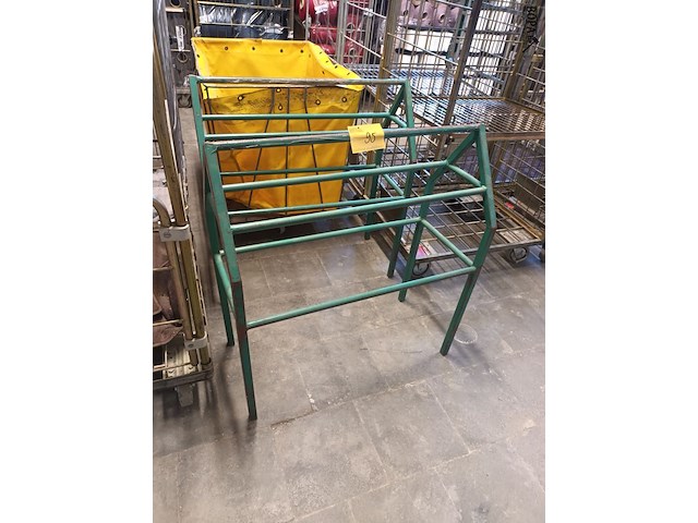 Lot 95 - metalen schragen. 2 stuks - afbeelding 1 van  3