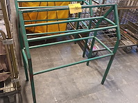 Lot 95 - metalen schragen. 2 stuks - afbeelding 1 van  3