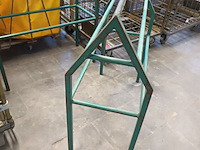 Lot 95 - metalen schragen. 2 stuks - afbeelding 2 van  3