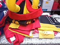 Lot 95 - party kledij en accessoires - afbeelding 1 van  5