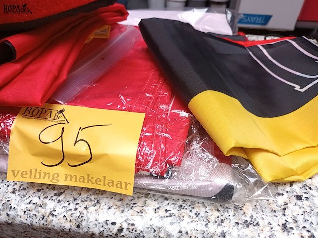 Lot 95 - party kledij en accessoires - afbeelding 5 van  5