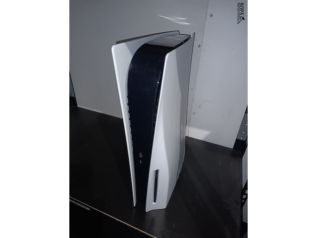 Lot 95 - playstation 5 met gta spel - afbeelding 2 van  6