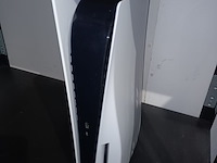 Lot 95 - playstation 5 met gta spel - afbeelding 2 van  6