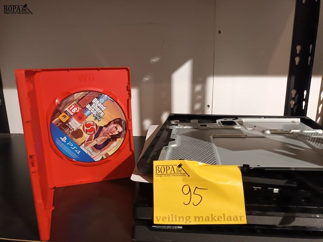 Lot 95 - playstation 5 met gta spel - afbeelding 5 van  6