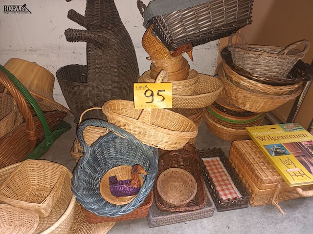 Lot 95 - rieten mandjes. 49 stuks - afbeelding 2 van  4