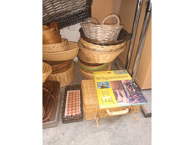 Lot 95 - rieten mandjes. 49 stuks - afbeelding 4 van  4