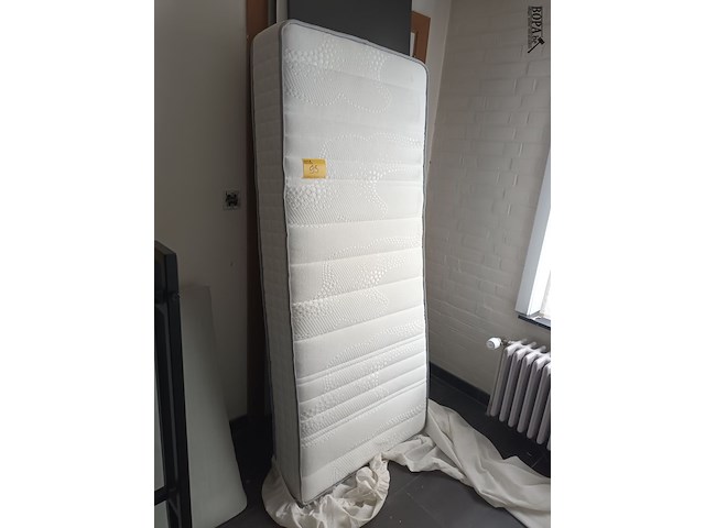 Lot 95 - showroom matras - afbeelding 1 van  2