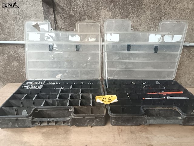 Lot 95 - sorteerkoffer met materiaal. 2 stuks - afbeelding 1 van  4