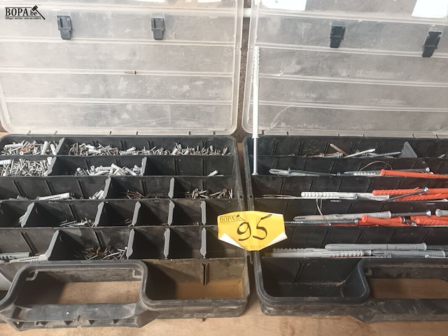 Lot 95 - sorteerkoffer met materiaal. 2 stuks - afbeelding 2 van  4