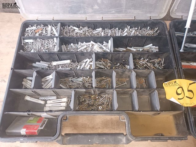 Lot 95 - sorteerkoffer met materiaal. 2 stuks - afbeelding 3 van  4