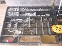 Lot 95 - sorteerkoffer met materiaal. 2 stuks - afbeelding 3 van  4