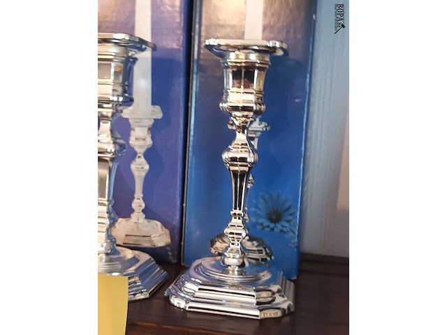 Lot 95 - verzilverde kandelaars bmf - afbeelding 2 van  4