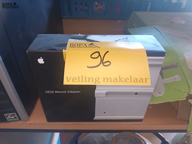 Lot 96 - apple vesa mount adapter - afbeelding 1 van  2