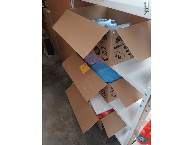 Lot 96 - badkamerlinnen. 3 dozen - afbeelding 1 van  4