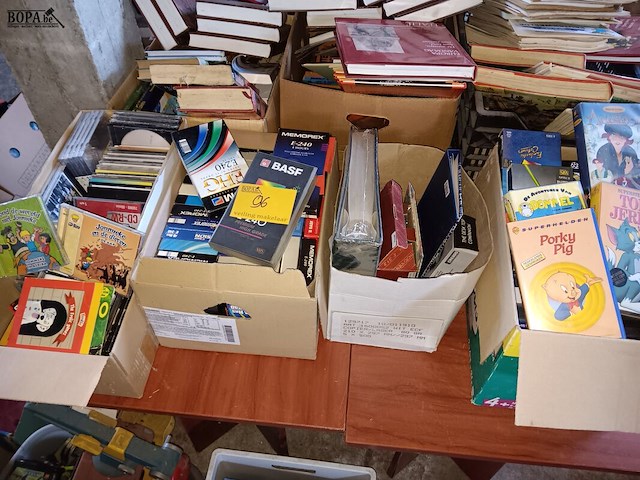 Lot 96 - cd’s, cassettes en dvd’s - afbeelding 1 van  5