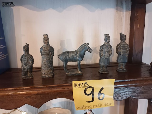 Lot 96 - chinese beeldjes. 5 stuks - afbeelding 1 van  5