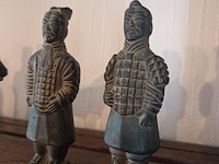 Lot 96 - chinese beeldjes. 5 stuks - afbeelding 4 van  5
