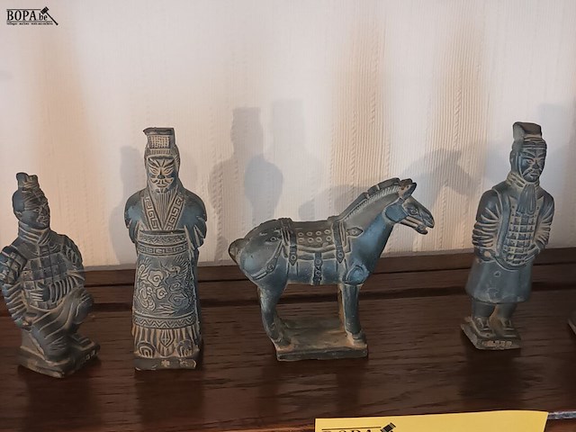 Lot 96 - chinese beeldjes. 5 stuks - afbeelding 5 van  5