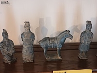 Lot 96 - chinese beeldjes. 5 stuks - afbeelding 5 van  5