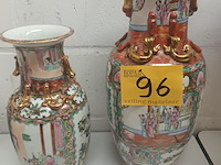 Lot 96 - chinese vazen. 2 stuks - afbeelding 1 van  5