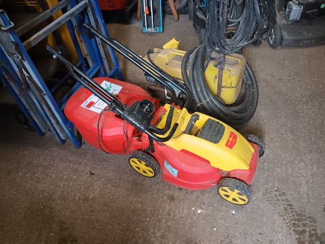 Lot 96 - elektrische grasmaaier wolfgarten - afbeelding 1 van  4