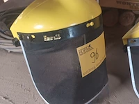 Lot 96 - gelaatsbeschermer met gaas - afbeelding 4 van  4