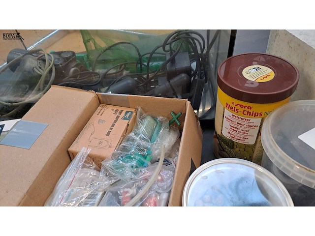 Lot 96 - groot lot aquarium materiaal - afbeelding 9 van  15