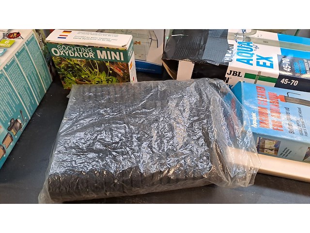 Lot 96 - groot lot aquarium materiaal - afbeelding 12 van  15