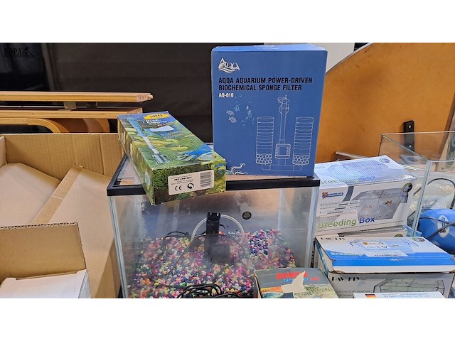 Lot 96 - groot lot aquarium materiaal - afbeelding 14 van  15