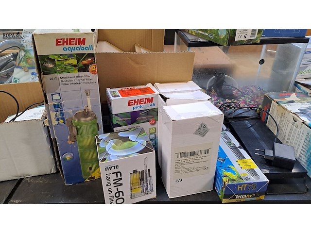 Lot 96 - groot lot aquarium materiaal - afbeelding 15 van  15