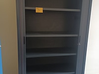 Lot 96 - hoge roldeurkast - afbeelding 3 van  3