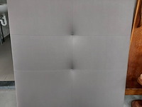 Lot 96 - hoofdbord boxspring - afbeelding 1 van  2