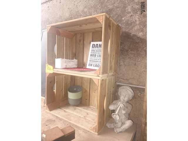 Lot 96 - krijtbord, houten kistjes en decoratie - afbeelding 2 van  4