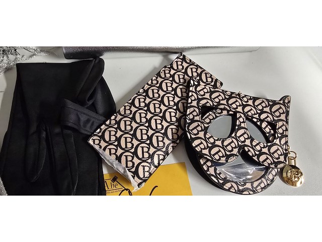 Lot 96 - lotje vintage mode accessoires 6 stuks - afbeelding 4 van  4