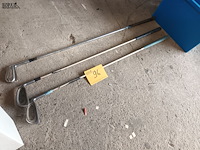 Lot 96 - vintage golf clubs. 3 stuks - afbeelding 2 van  4