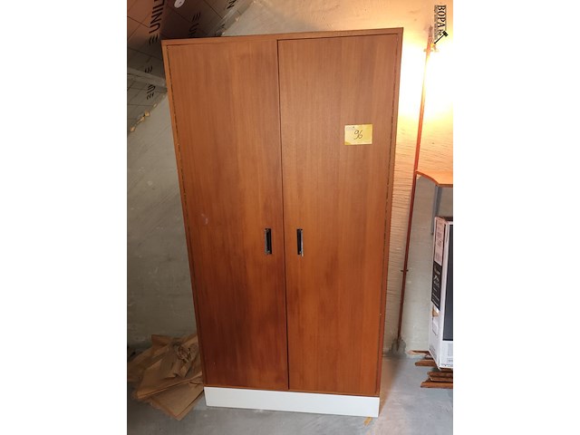 Lot 96 - vintage kast - afbeelding 1 van  3