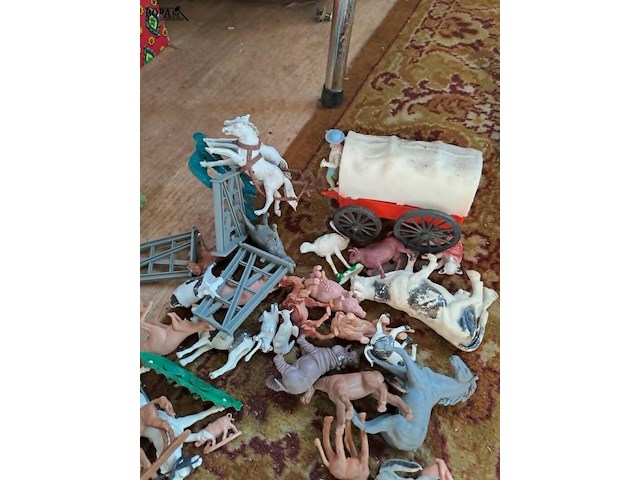 Lot 96 - vintage kinderspeelgoed: plastiek dieren - afbeelding 2 van  3
