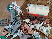 Lot 96 - vintage kinderspeelgoed: plastiek dieren - afbeelding 2 van  3