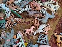 Lot 96 - vintage kinderspeelgoed: plastiek dieren - afbeelding 3 van  3