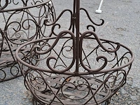 Lot 96 - vintage landelijke metalen draadmanden met booghandgreep - 2 - afbeelding 2 van  3