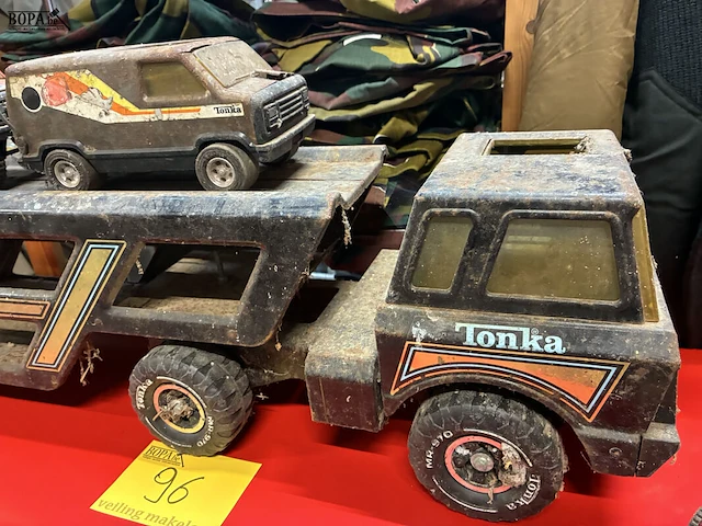 Lot 96 - vintage metalen tonka autotransporter - afbeelding 3 van  4