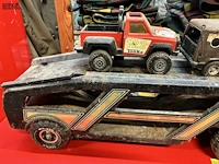 Lot 96 - vintage metalen tonka autotransporter - afbeelding 4 van  4