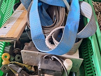 Lot 96 - werkmateriaal. 7 bakken - afbeelding 5 van  7
